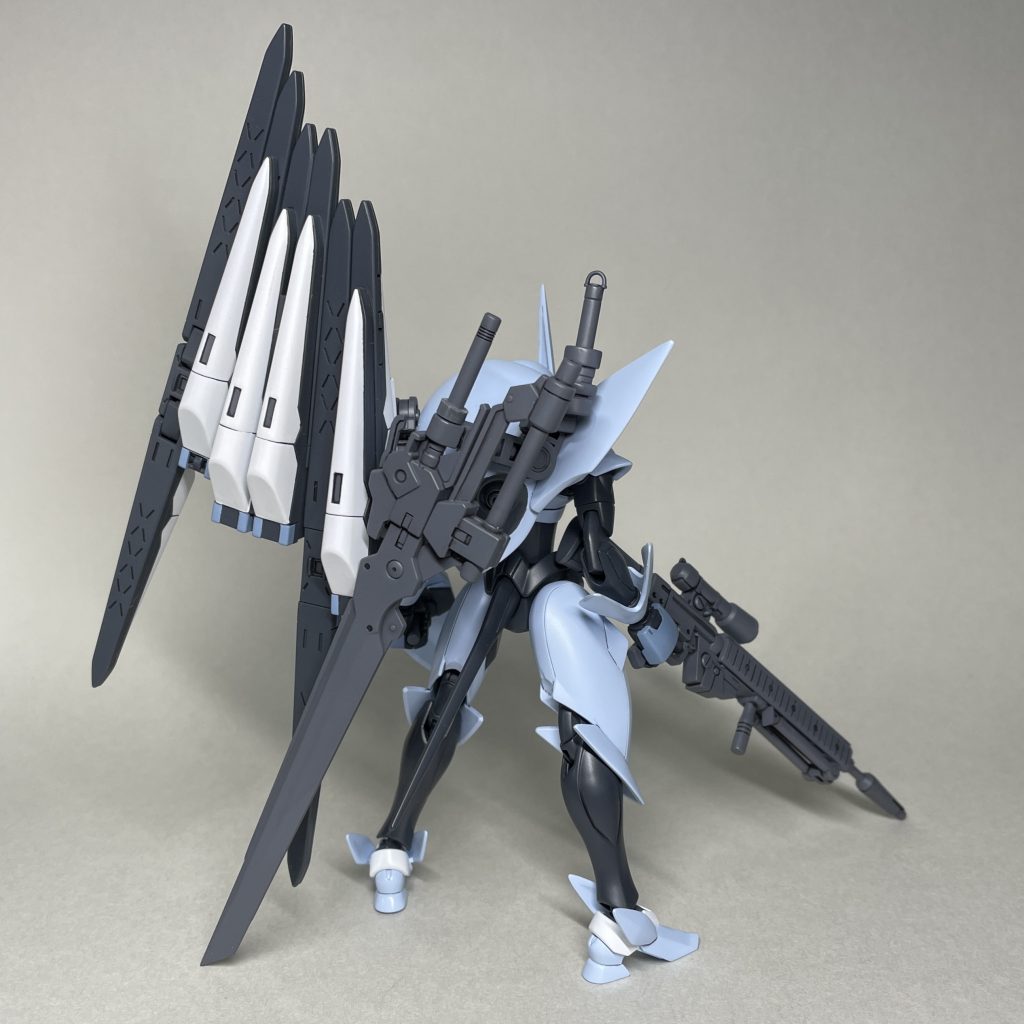 フィンファンネル装備　うしろ　3人チームバトルで、娘と近接戦重視のレイジをサポートするためにフィンファンネルを装備させました。（妄想設定）