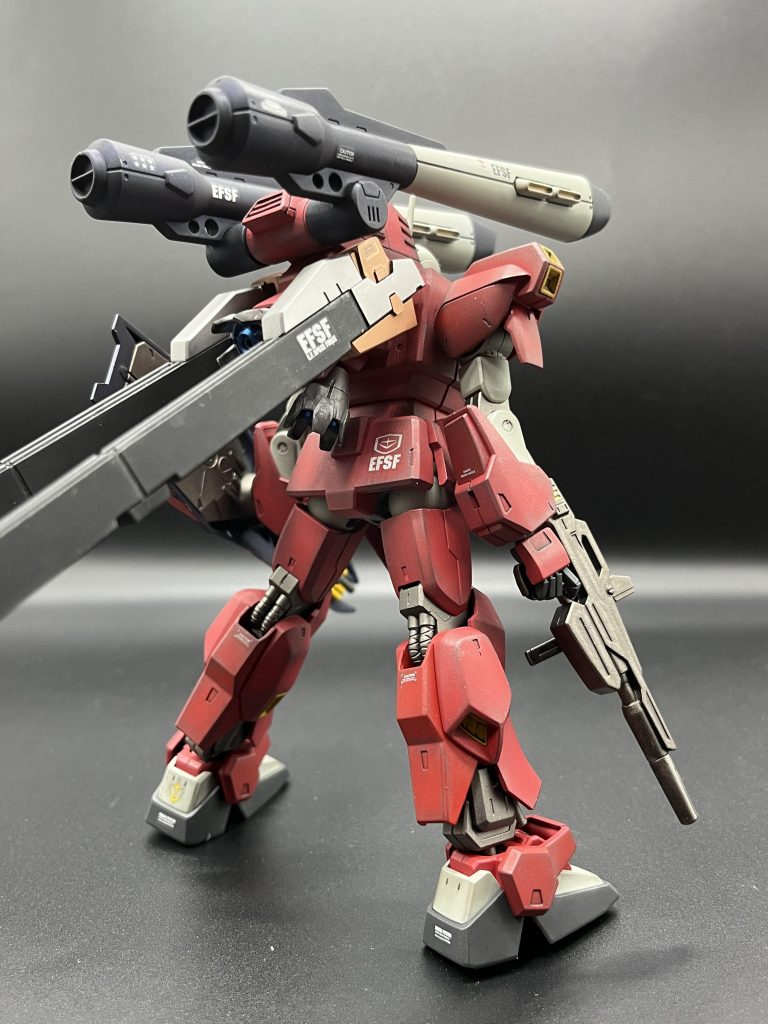 分かりやすいですが、一応ざっくりパーツ説明。胴体と頭はガンキャノン腕はリ・ガズィ（シールドはνガンダム）脚はガンダムMk-Ⅱバックパックはカラミティガンダムプロペラントタンクはコトブキヤです。使った塗料はしまっちゃったのでうろ覚えですが、赤はモンザレッドとシャインレッド。黄色は黄橙色。白はガルグレー。関節等はガイアのブレードシルバーとかスターブライトアイアンとか気分で使っていたような…適当ですみません(^▽^;)