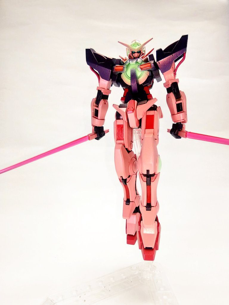 GNビームサーベルエクシアのトランザムと言えばこれみたいなところありますよねサーベル刃はヴァーチェから持ってきてます