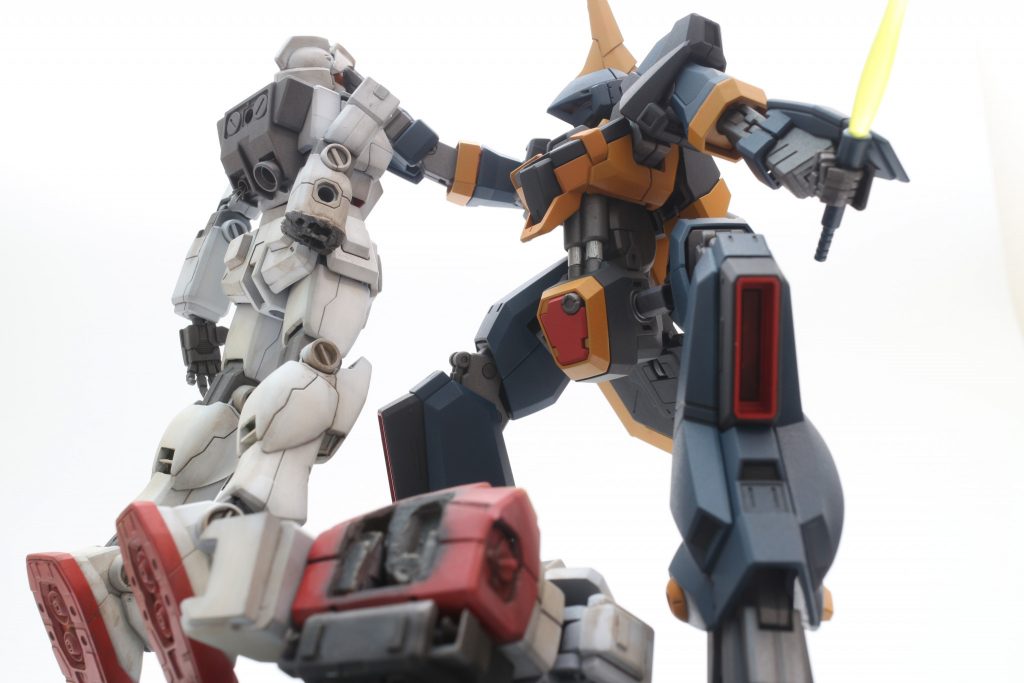 ジムの頭を鷲掴みにしてオラオラしている感じにしてみました。