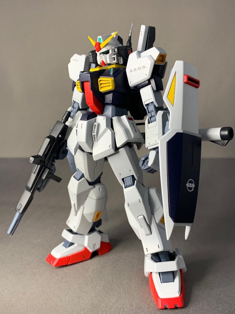 最も手を加えたのが脚部です。脹脛から下（内部）をRGガンダムMk-Ⅱの物に変更。色んな効果を狙って変更しましたが背が1mm小さくなったので上記の腹部延長で1mm稼いでます。