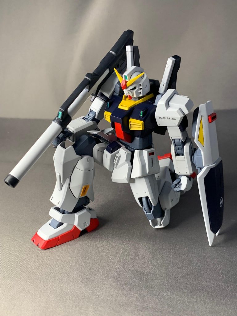 脚部の加工で深い膝立ができるのでドダイに乗せる場合などに自然なポージングが可能です。