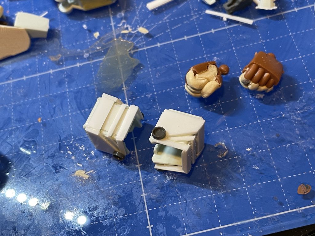 グーとか肩とか.プラ板の組み合わせ.