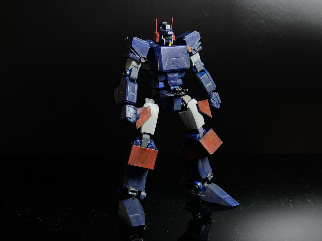 上半身は大体ザブングルなんですが,下半身はザブングルとブラッカリィの半ばなデザインにしました.ほら,ザブングルって他のウォーカーマシンと比べて格好悪いじゃ無いですか(これは作品のテーマが決まる前にロボットデザインが決まっていたので仕方の無いことなんですが).それなりに作品世界にありそうな感じの俺ザブングルにしました.