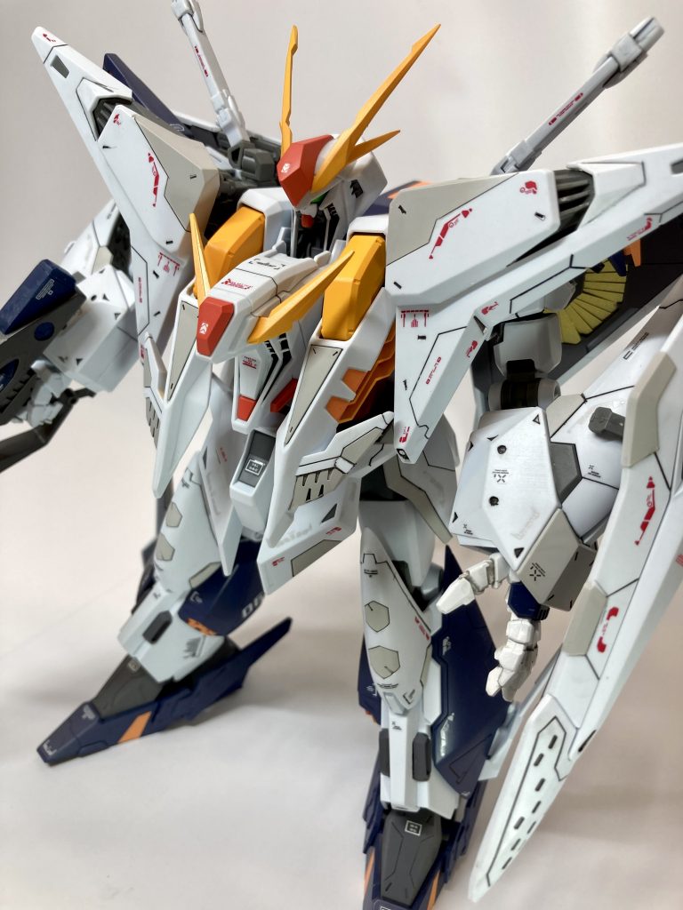 白箇所は成形色のまま艶消し仕上です。 