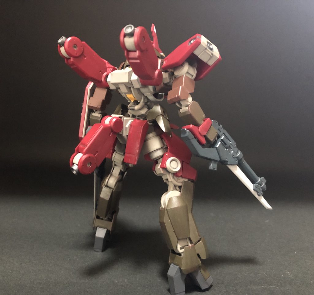 フレーム指定色の明るさと、グレーの入ったような感じのブラウンに少し戸惑いましたが、なかなかいい色合いですね。