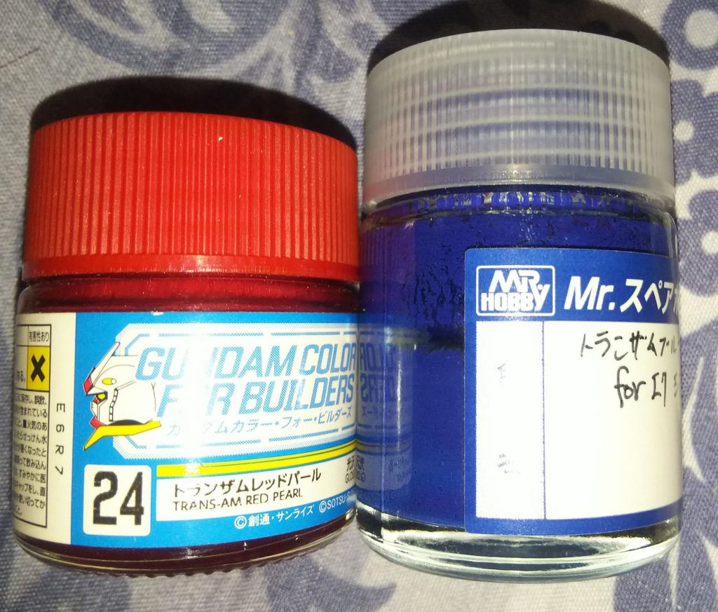 青だけは本体色にマゼンタ混ぜて赤に振り、その上にトランザムレッドパール塗ってさらにルビーレッドでコートしてます