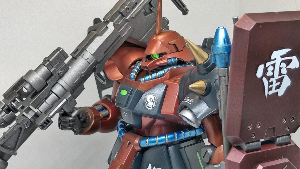 モノアイはHアイズの裏にラピーテープ貼って光らせてます。