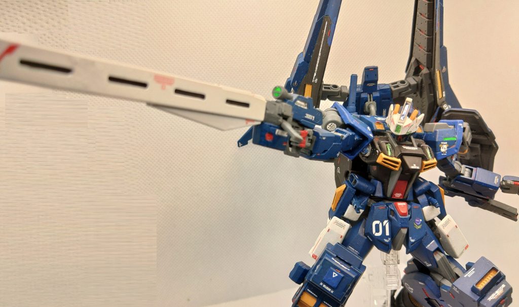 ロングバレルライフル  ショートバレルライフルに追加でロングバレルを装備したもので、機動動戦闘では頭部のセンサーと相まって高い命中精度を誇る。状況で即座にパージできるようになっている。