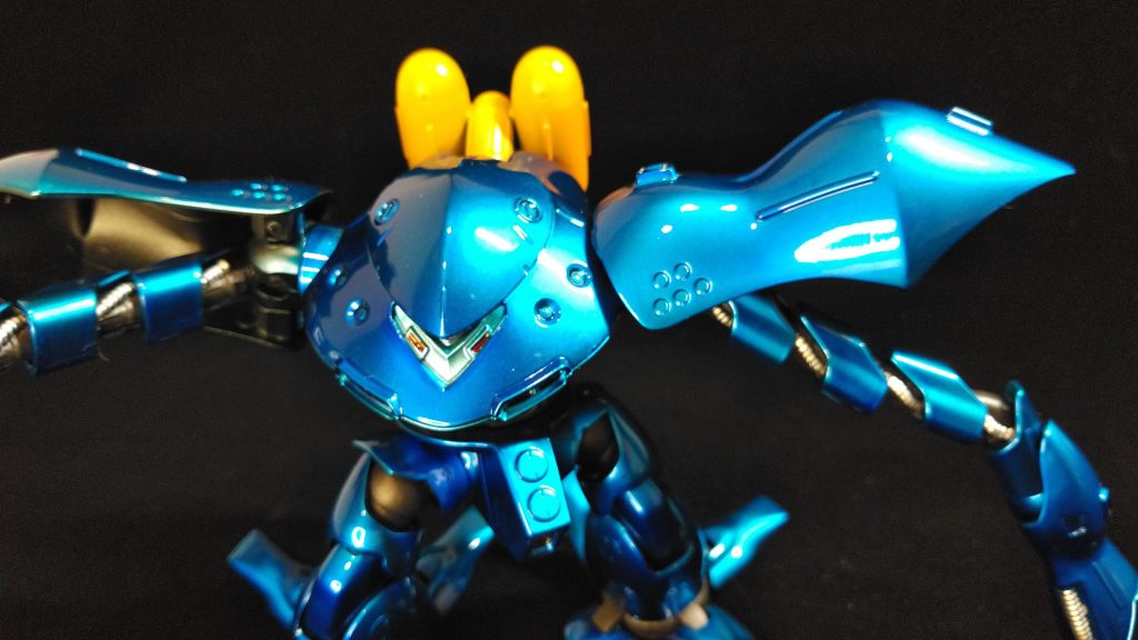 通常のキャンディ塗装をした後に「これでもか！」ってほどクリアを重ね吹きしています。写真ではイマイチ伝わらないのが残念。