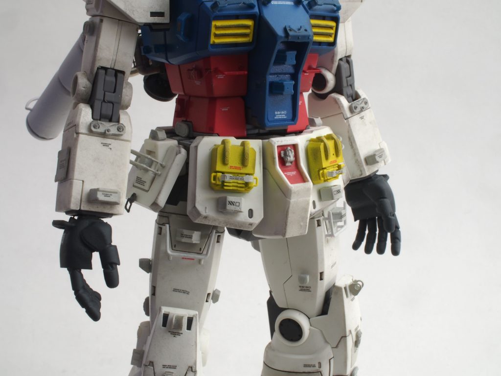 ガンダムの腰の黄色いボックスをいじっている作例が少なかったので、形状を変更してみました。