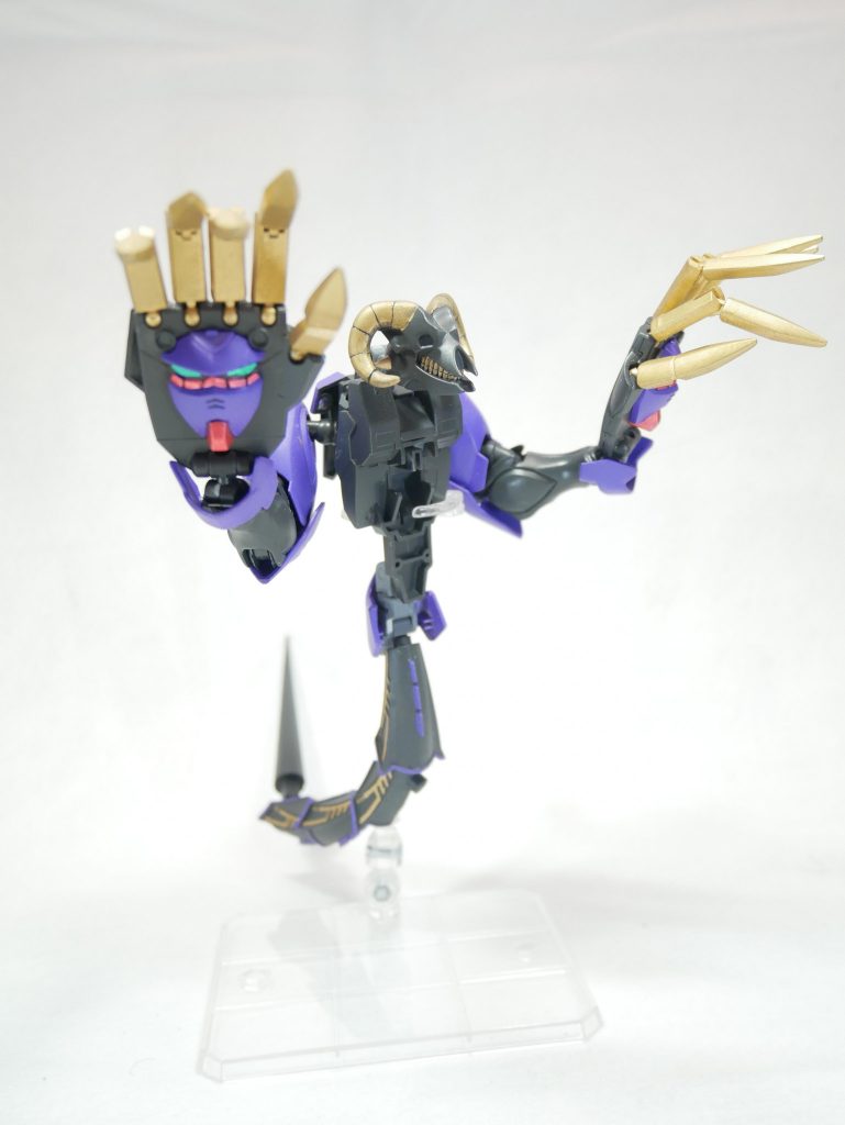 バックパックは分離して動かせる設定です。見た目は完全に幽霊ですね。