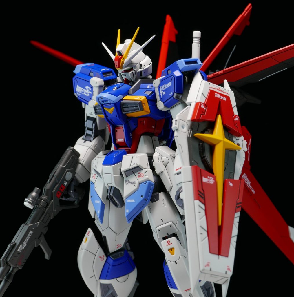 シールド部分も少しアップで。全体的にこれといったディテールアップは施していません。表面処理と塗装のみで完成させました。RGに手を加えるのは正直結構大変ですｗ