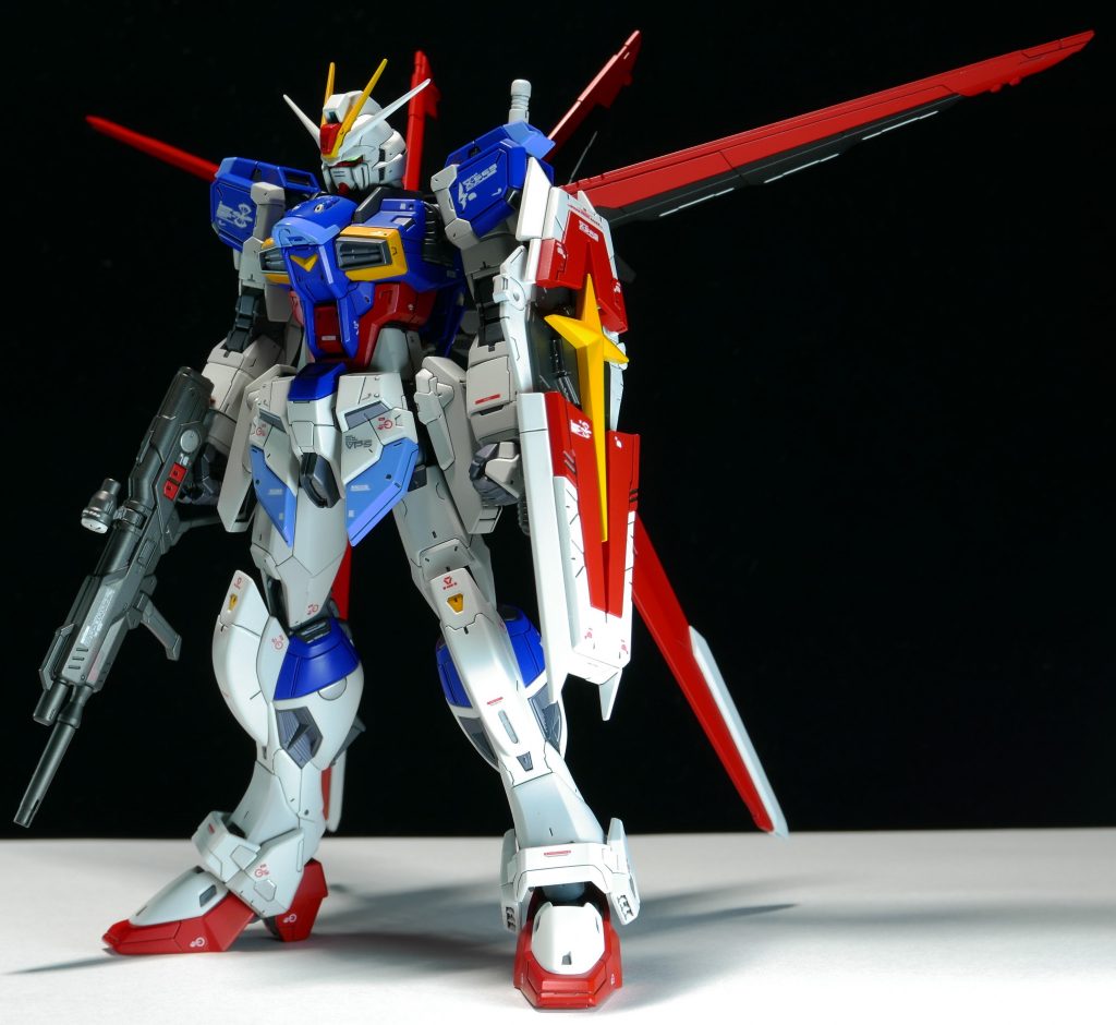 フォースインパルスガンダム一気にボリュームが増します。翼のあるガンダムっていいですね。