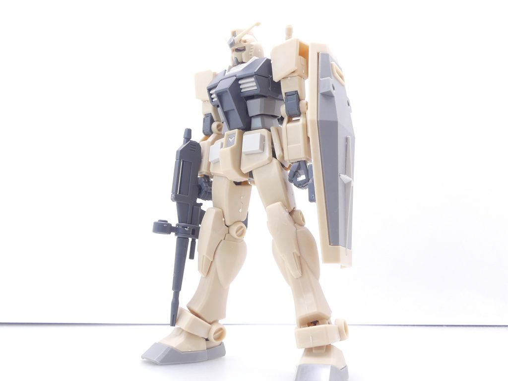 完成、前から。卵殻プラスチック独特の重さと感触はどことなくフィギュア感があります。