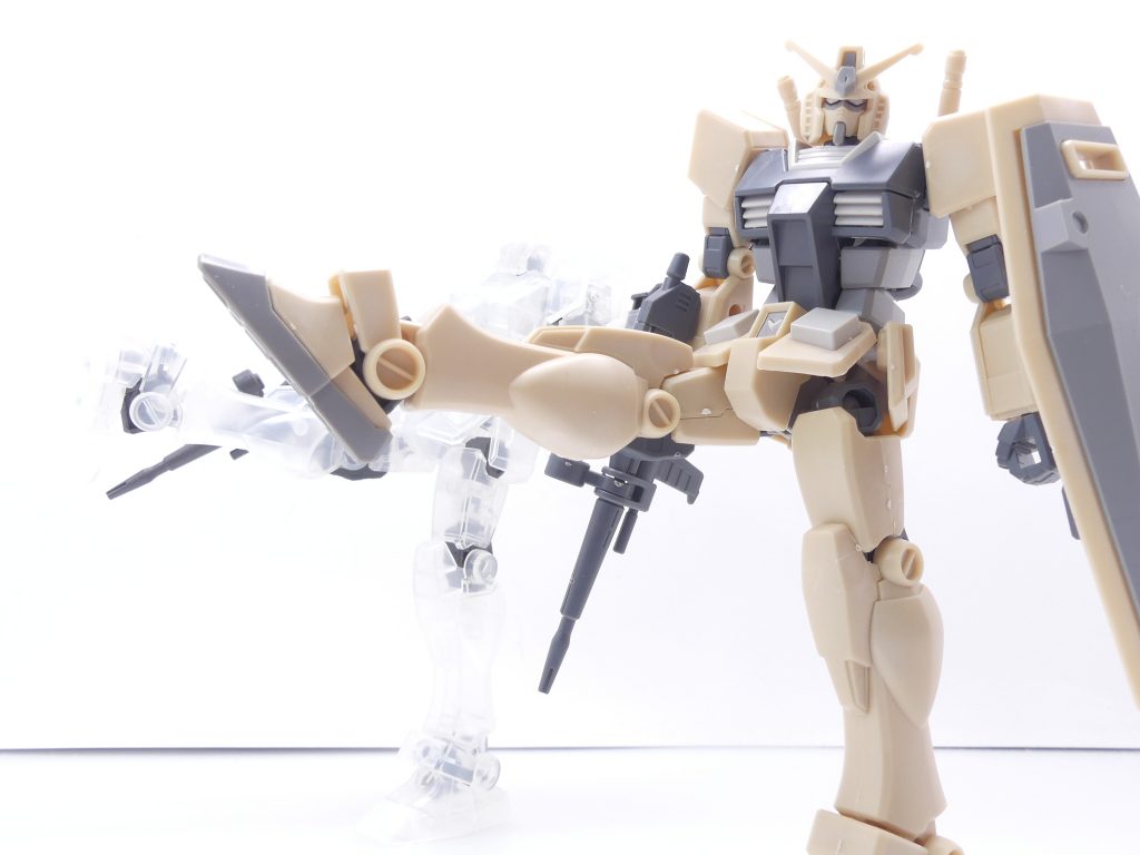 つかめプライドつかめ…あまり足は上がらなかった。プラの特性としてCジョイント方面がすぐにへたれそうな予感も…代替プラスチックはその辺が難しいね。今のガンプラシーンの多くは軽量な通常PSと可動に強いKPSあってのものだし。