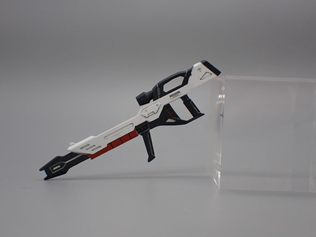 M9409L ビームライフルかっこいい!(自画自賛)武器の塗り分けが趣味でして、今回はSEED系主役機でよく見かける銃身をカバーで覆っている感じをイメージして塗り分けました。またウィンダムを制作する機会があればフォアグリップの可動に挑戦したいですね。