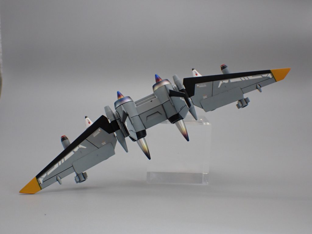 AQM/E-A4E1 ジェットストライカー今回はTwitterで流れてきた作例から刺激を受けて、見よう見まねでスラスター焼け塗装に挑戦してみました。細吹きに慣れていなくて、ニードルの絞りやエアー圧の調整に四苦八苦しましたが、最終的に割と満足のいく色に塗れました。