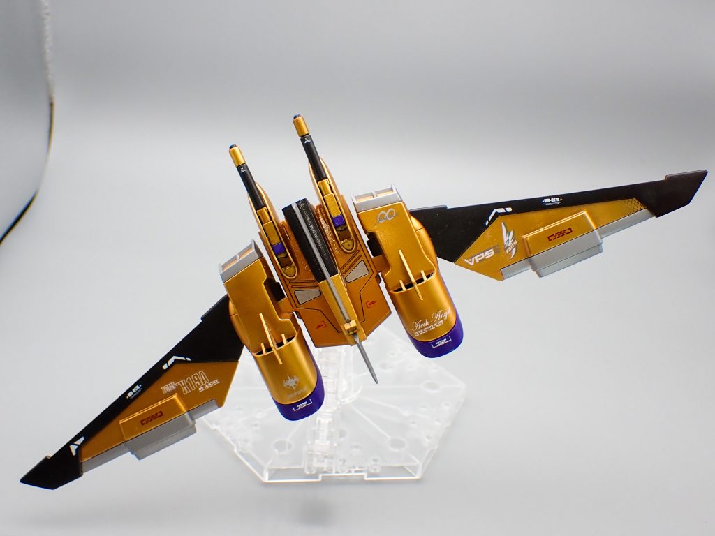 ファトゥム-01MGインジャのガンダムデカールを使ってみました。MG用なので一部は切り詰めましたが、意外とそのままでも違和感なく貼れることを学びました。今後はもっとガンデムデカールを多用していこう。右翼の先端だけカーボン調のグラデーションを施したのですが、あまり上手く表現できなかったのが心残りです。この課題は次回以降に機体に活かしたい...