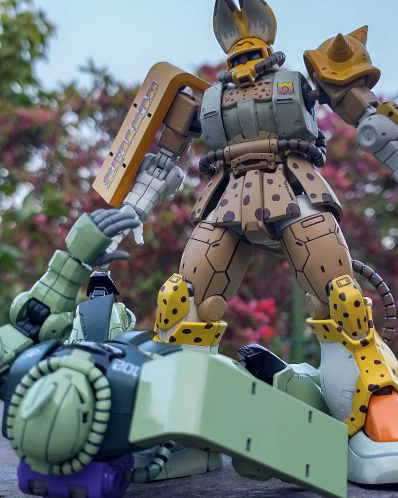 vsオリジン版ザク