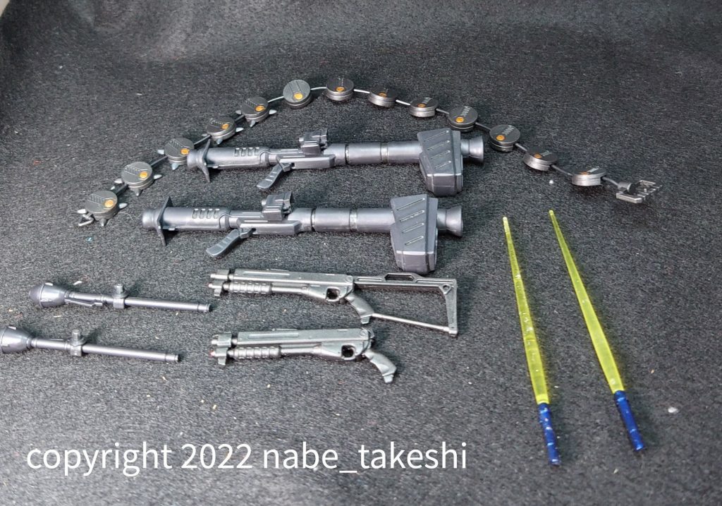 武装もたくさんありますねカラーレシピ青 黒サフ→ガイアEXブラック→クレオスクリスタルカラーサファイアブルー→クレオスEXクリアー→ウレタンクリアー関節等 黒鉄色→クレオスEXクリアー肩、バズーカ等 クレオスメタルカラーアイアンバーニア内部等 金 シタデルカラーリトリビューターアーマー