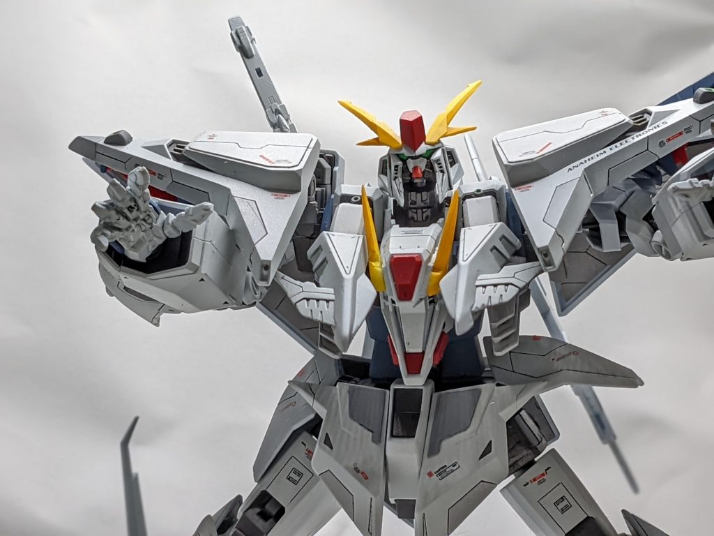 胸部の角は可動域を考慮して初めてプラ棒から作ってみました。スクラッチと言うには大げさですが、パーツを作るの楽しいですね。