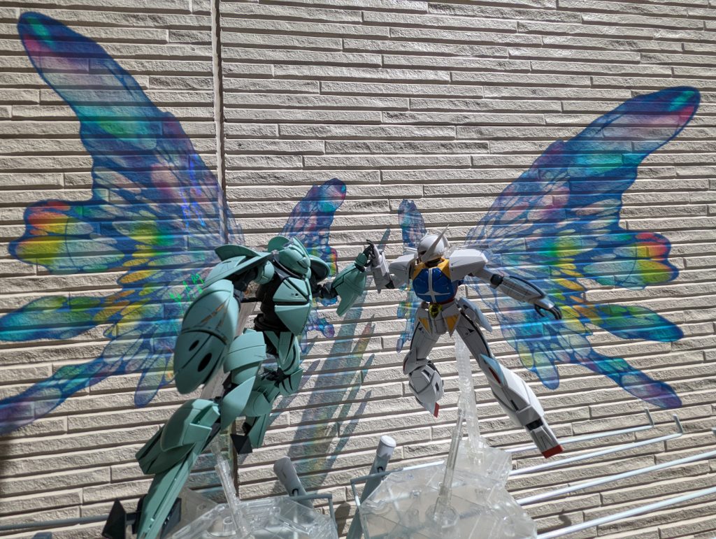 太陽光の下で月光蝶は羽ばたく