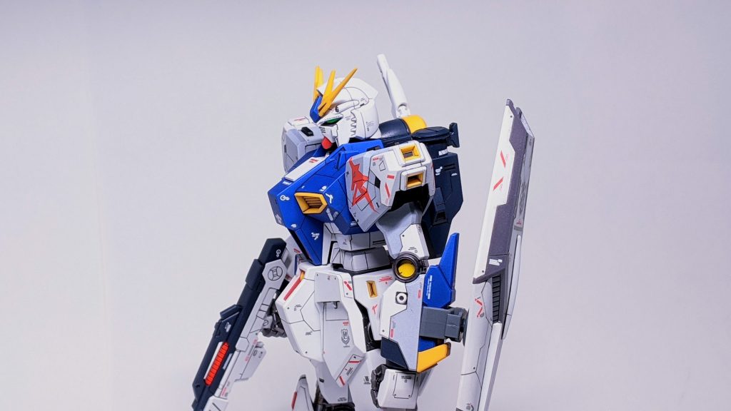 この横顔はお気に入りです。目の上に眉毛のようなデカールを貼ったのも気に入ってるところですw