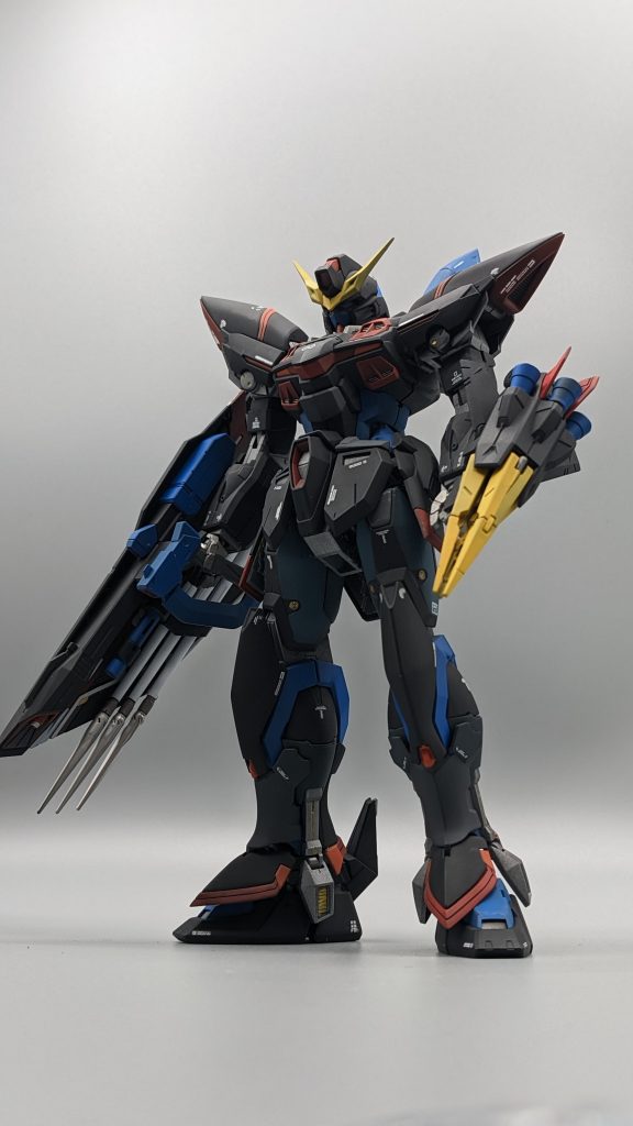 青は設定よりも濃く赤はTAMIYAとMr.カラーの両方を使い、若干の色味が異なるように塗装一部赤色をオレンジに変更して変化を楽しめるようにしました