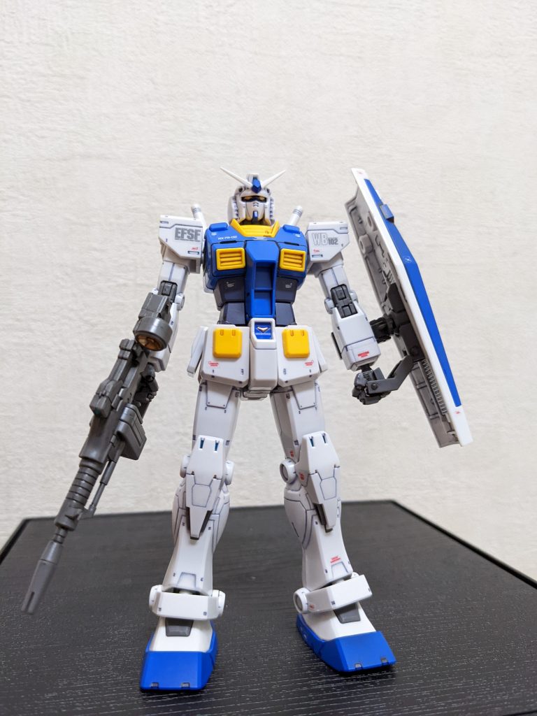 自分の力で勝ったのでは無いぞ。そのキットの性能のおかげだということを忘れるなぁ!誰に勝ったワケでもないのに💦そんなセリフが浮かんでくる程❓惚れ惚れする、まさに神キット!!もし、他の人から「1/144で初代ガンダム作るならどれがオススメ❓」と尋ねられたら、迷わずコレを推します😆(プロポーション&ディテールはRGがどストライクなのですが、何せポロリが・・・他人様にオススメしたら、完成後に怒られそう💦)