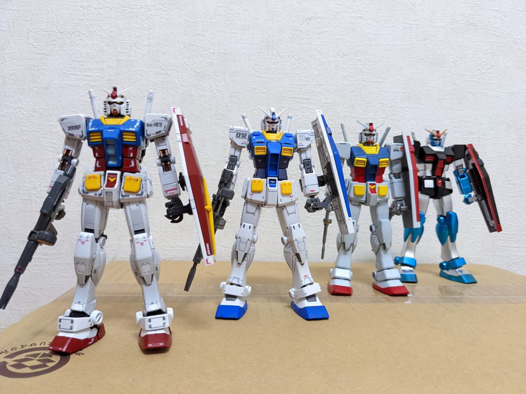 我が家の1/144ガンダム揃い踏み!!どんだけ作ってんだ😅左から、RG、ORIGIN、FG、EG。横浜ガンダムまだ組んでなく、ネタ思いついたので、ORIGIN版もう1個確保してもた😅