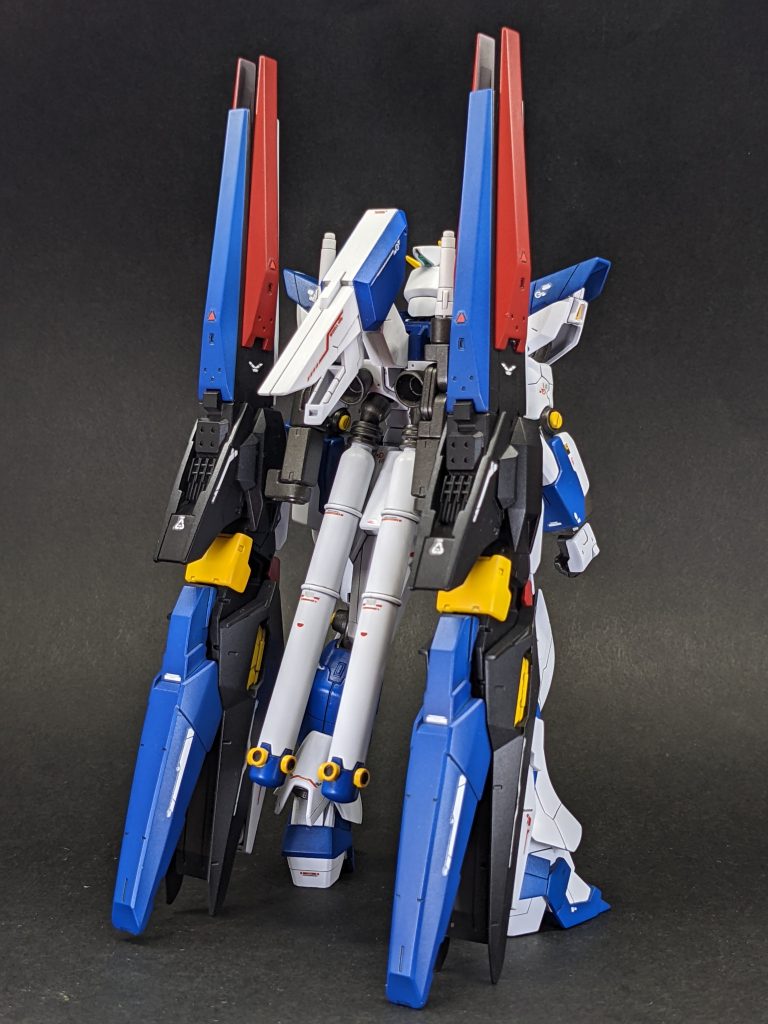 Hi-νバージョンといいつつ、キットを持っていなかったのでHi-νヴレイブをベースに使用。カラーリングはRX-93ff νガンダムを参考に。長物を2本背負わせるといい感じにボリュームがでますね