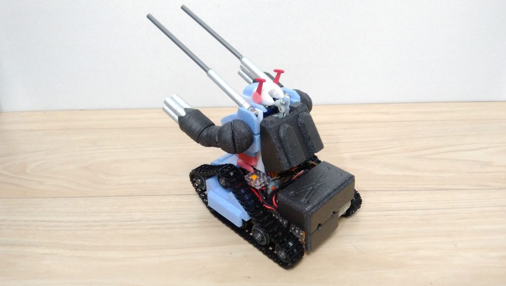 バッテリーが入りきらなかったので車体後部にコンテナ風のボックスを装着。