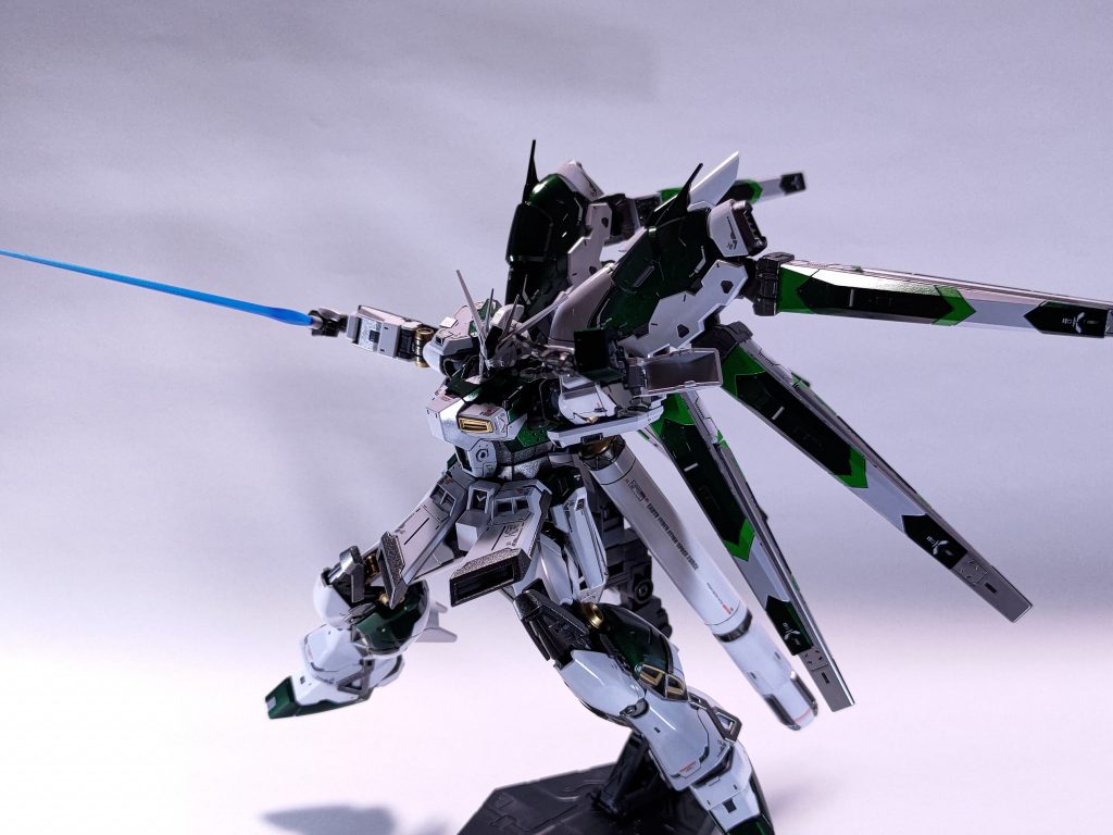 Hi-νガンダム–5枚目/制作者：ぶった文鳥