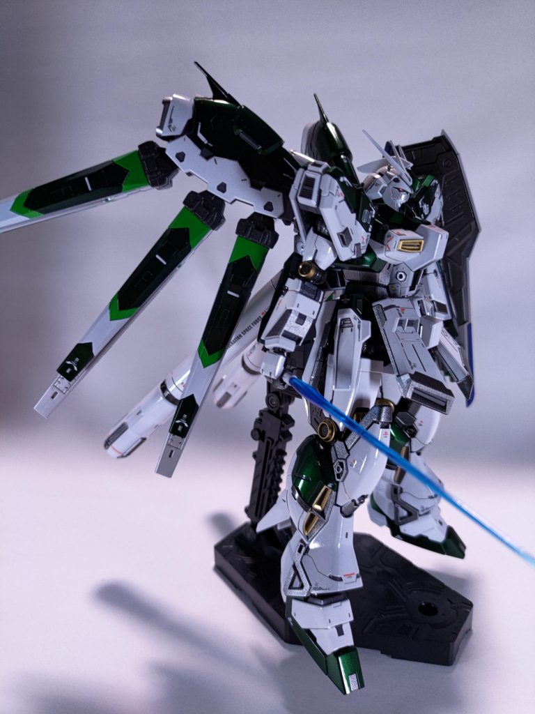 Hi-νガンダム–4枚目/制作者：ぶった文鳥