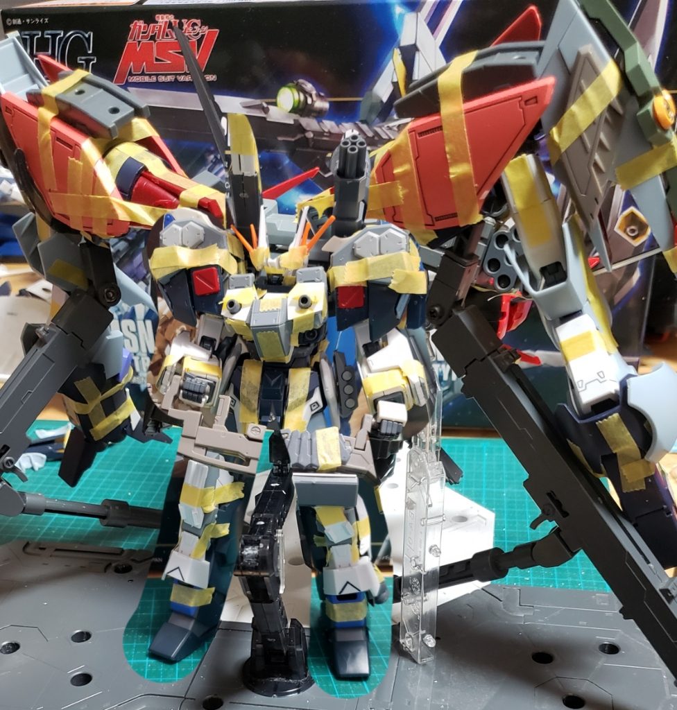 最終的に。壊れかけのバイアランカスタムをほぼ全て組み合わせ、ハシュマルの装甲を載せ超レアキット祭りです。元からかけはなれ過ぎ、重さもとんでもなくなってしまい、台座が3つ必要になる事態に。テレゴノス形態はほぼ動かせません。