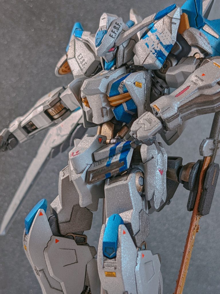 スポーツカーっぽく2本ラインを追加塗装◎◎◎初のデカールも上手いこといったと思います。