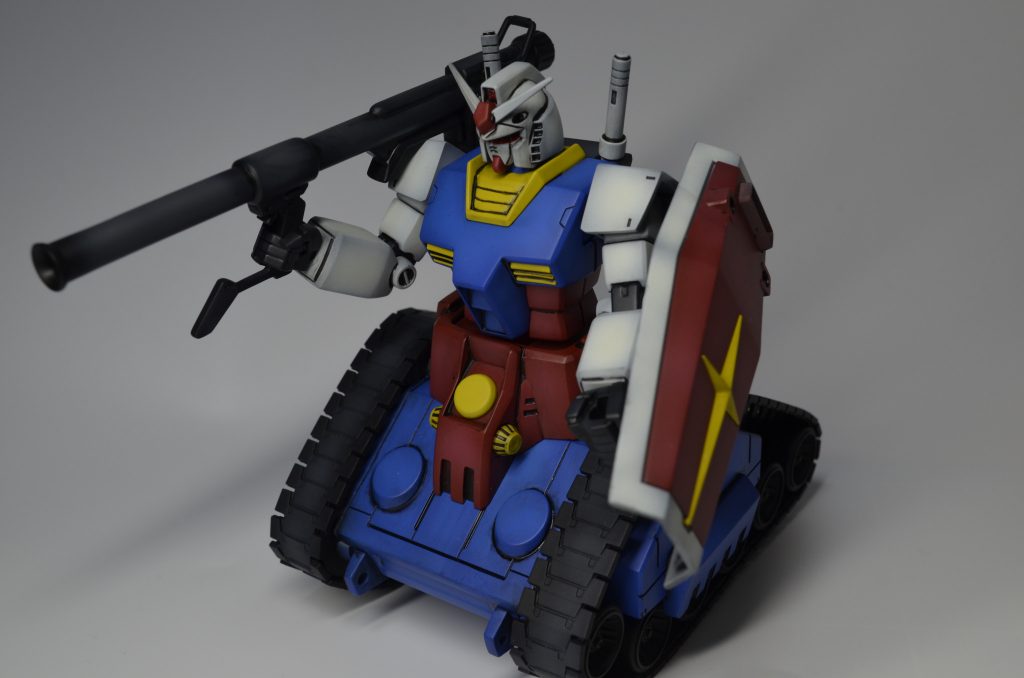 初期HGのガンダムとガンタンクを使用しています。