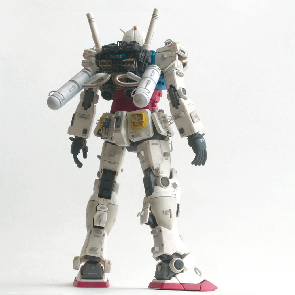 バックパックはパーツを組み合わせてフルスクラッチしています。