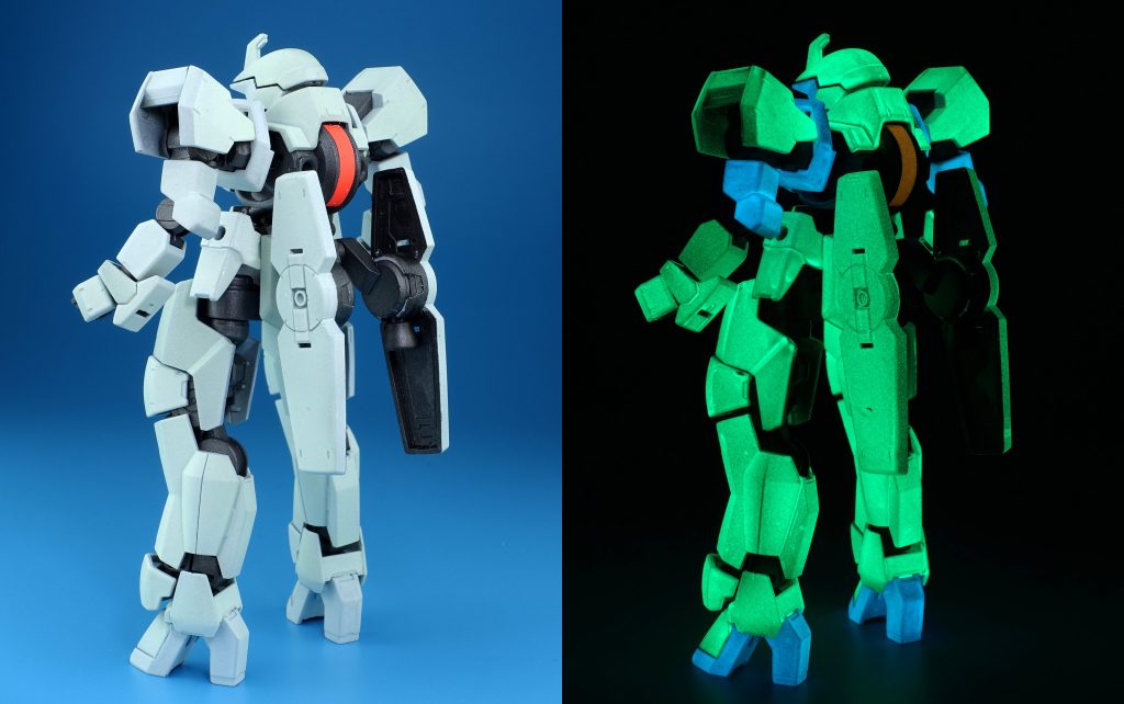 オレンジ色は蓄光シートです。