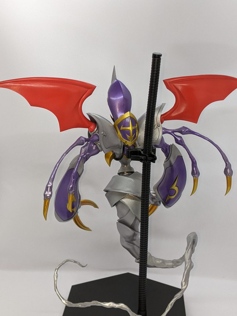 背面下半身の都合上スタンドがないと自立できません