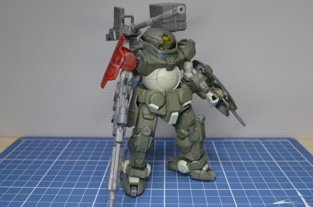 追加パーツは、なるべくバンダイキットの余剰パーツとライナーで制作しました。