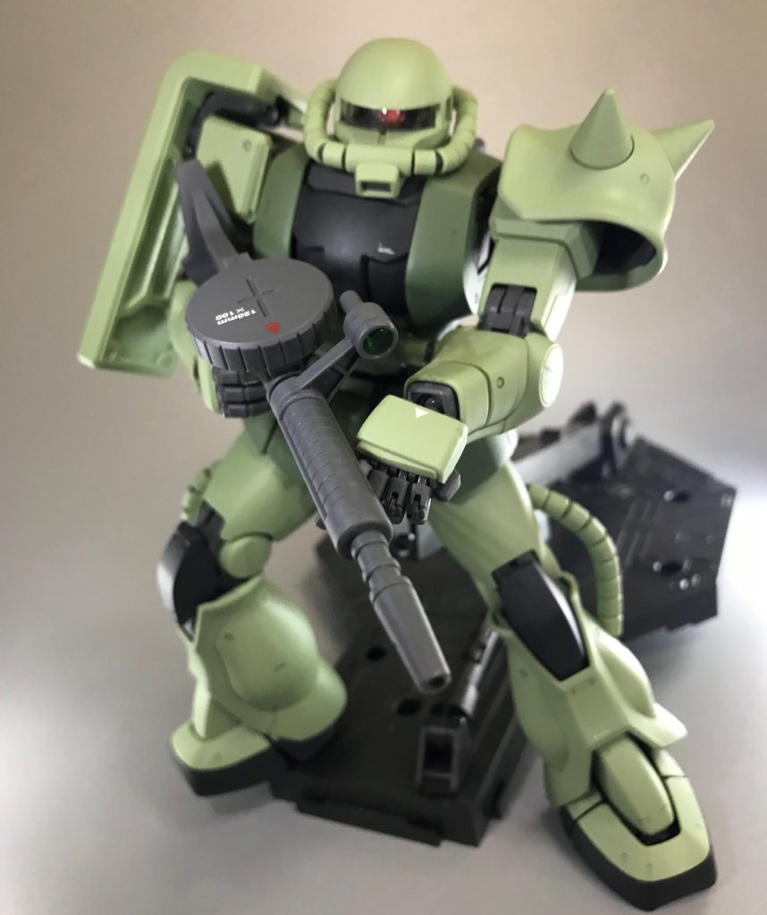 Ver.1.0ではいろんな武器が付いてましたが2.0は標準的な武器のみ。ザクマシンガン