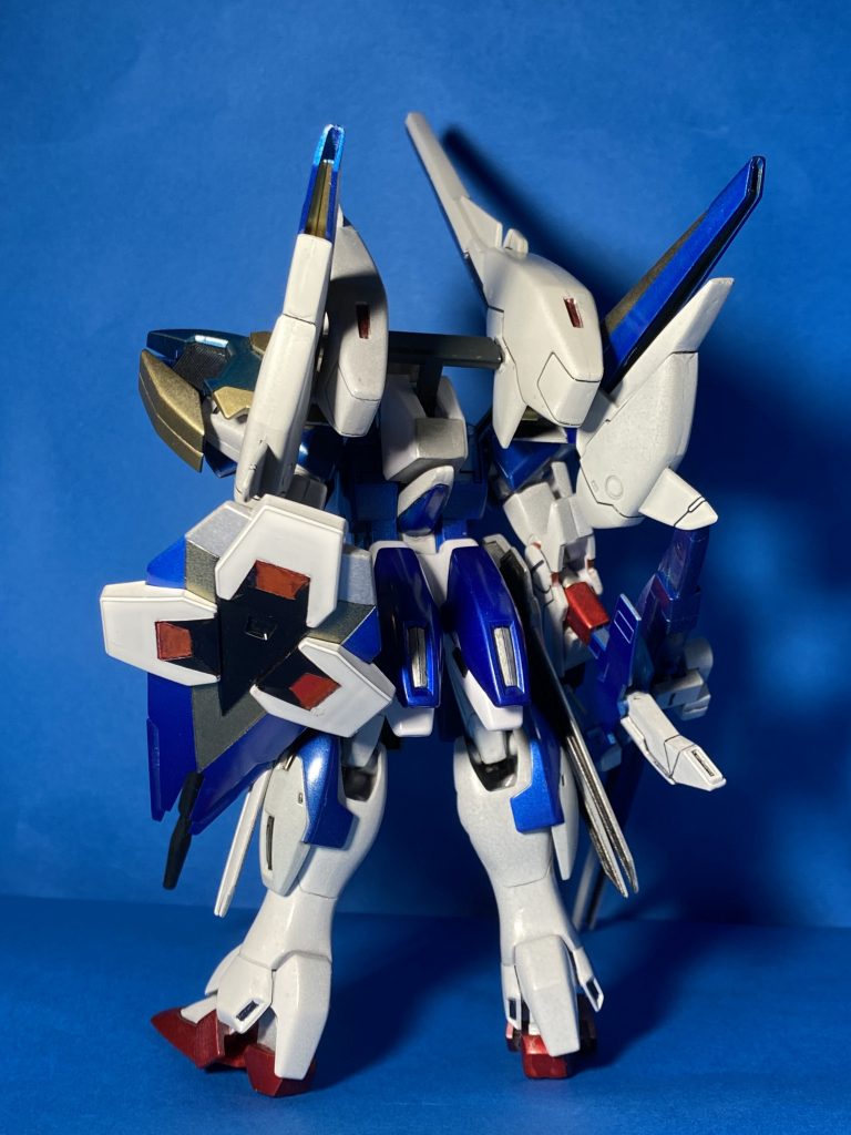 背面。よく見たら左足装甲のネイビーの箇所がマスキングミスでちょい色が足りてません。これは後々リタッチですね。