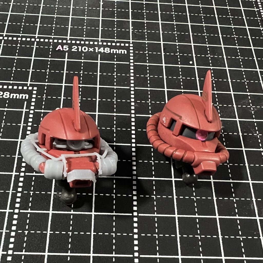 モノアイレールを追加、動力パイプを太くしています。これだけで少し印象が変わりました。