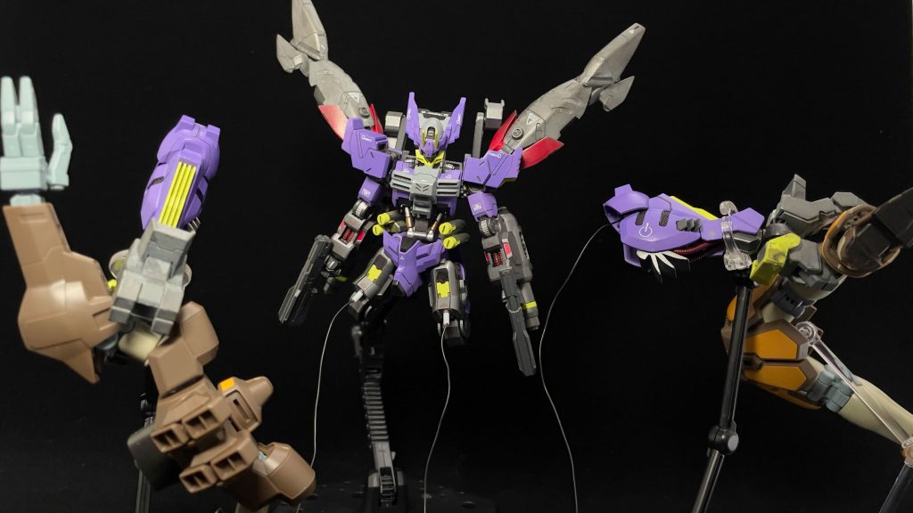 本来のメインカラーである紫っぽいグレーをうまく調色できなかったので、紫にしました。なんだかエヴァっぽい。劇場版の。