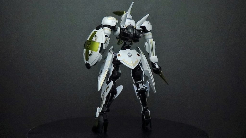 ジークルーネ 塗装 & 100均シールを貼ってロイヤルな感じに–3枚目/制作者：起動配信エリック