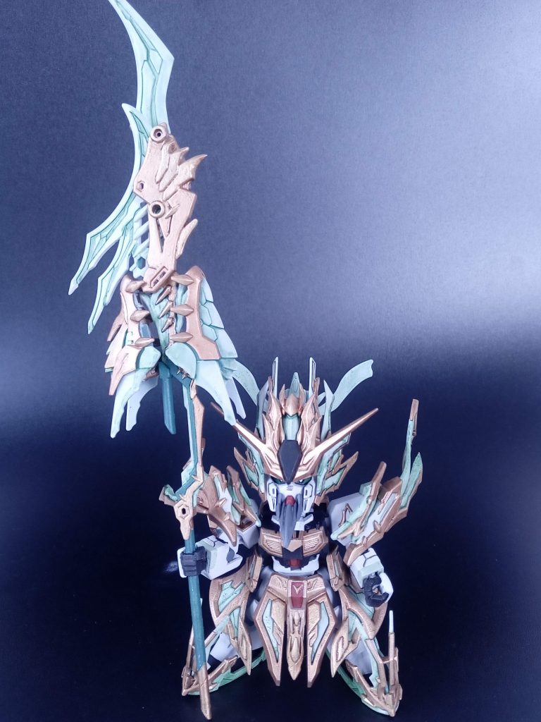 武器は分解して、いろいろな長さの形態になるのですが、突起物とかなんかよろしくないので、取り払い、この長い状態のままにしています。