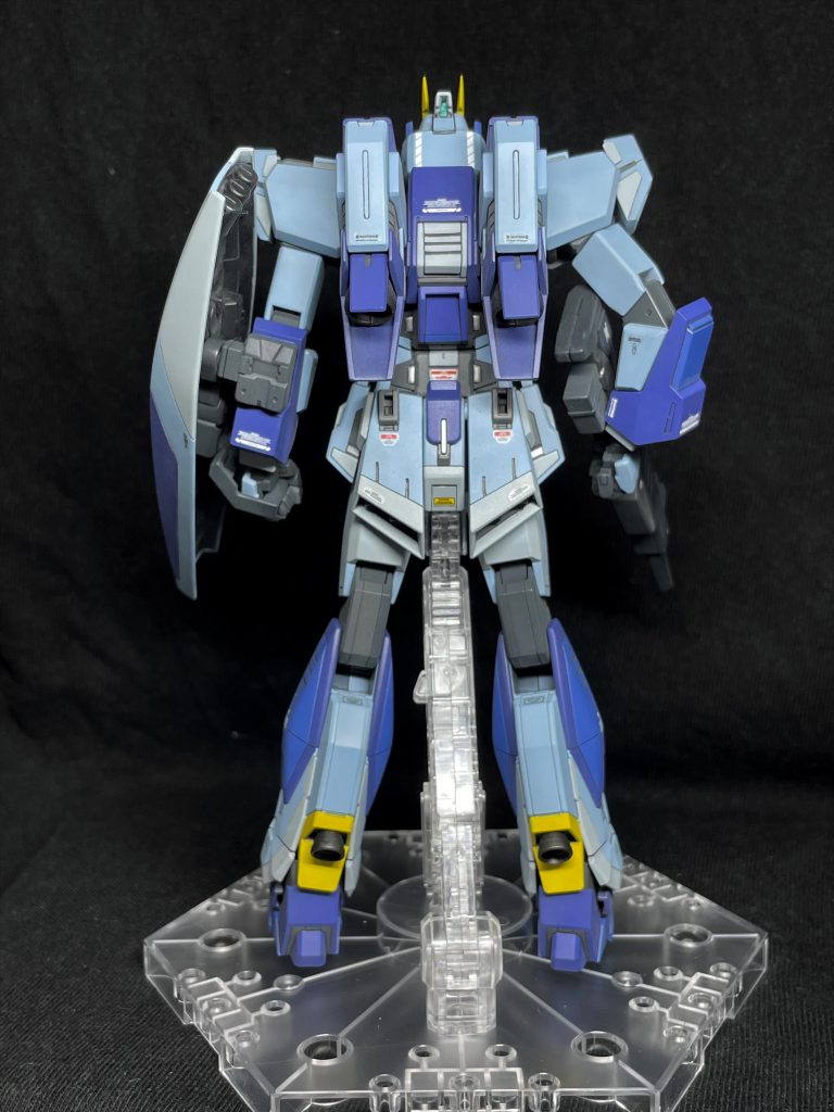 ライフルの形状のせいで右腕の納まりが悪いです。