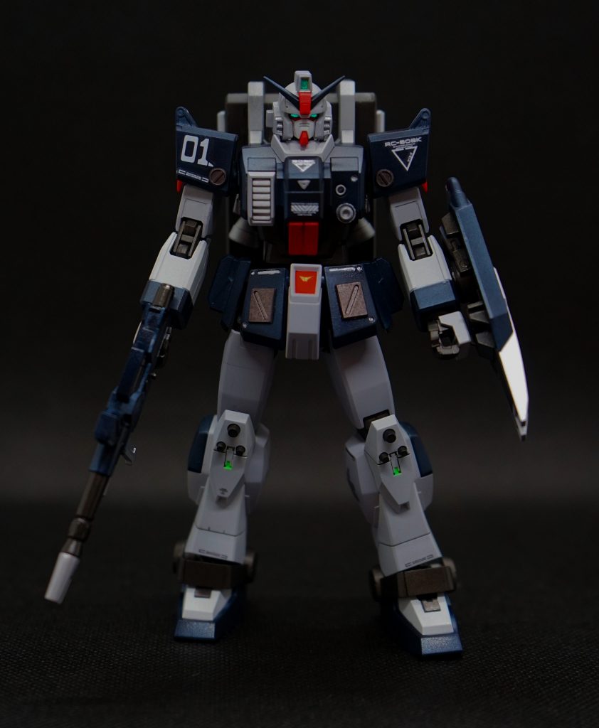 フロント。各部に蛍光塗料を乗せています。蛍光クリアでセンサー部を塗ったのですが、やや失敗してしまいました。